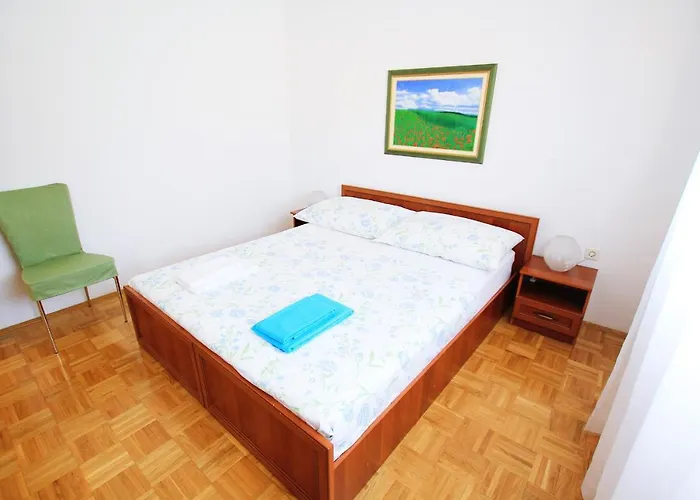 With A Parking Space Seget Donji, - 11171 * טרוגיר